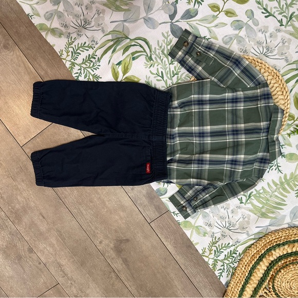 Wrangler Green Plaid Shirt and Dark Blue Pants - Picture 13 of 16